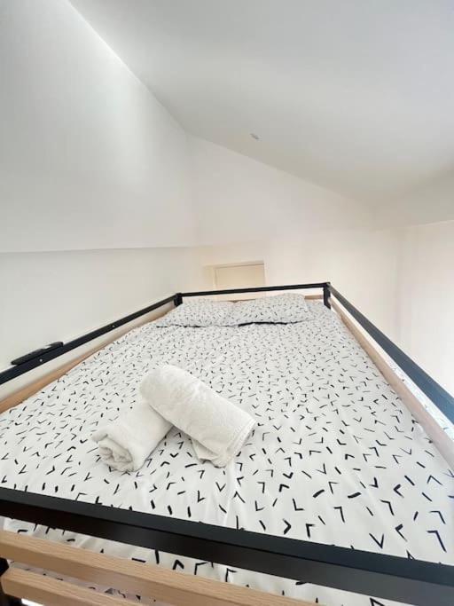 Banjul - Bel Appartement A Ρενς Εξωτερικό φωτογραφία